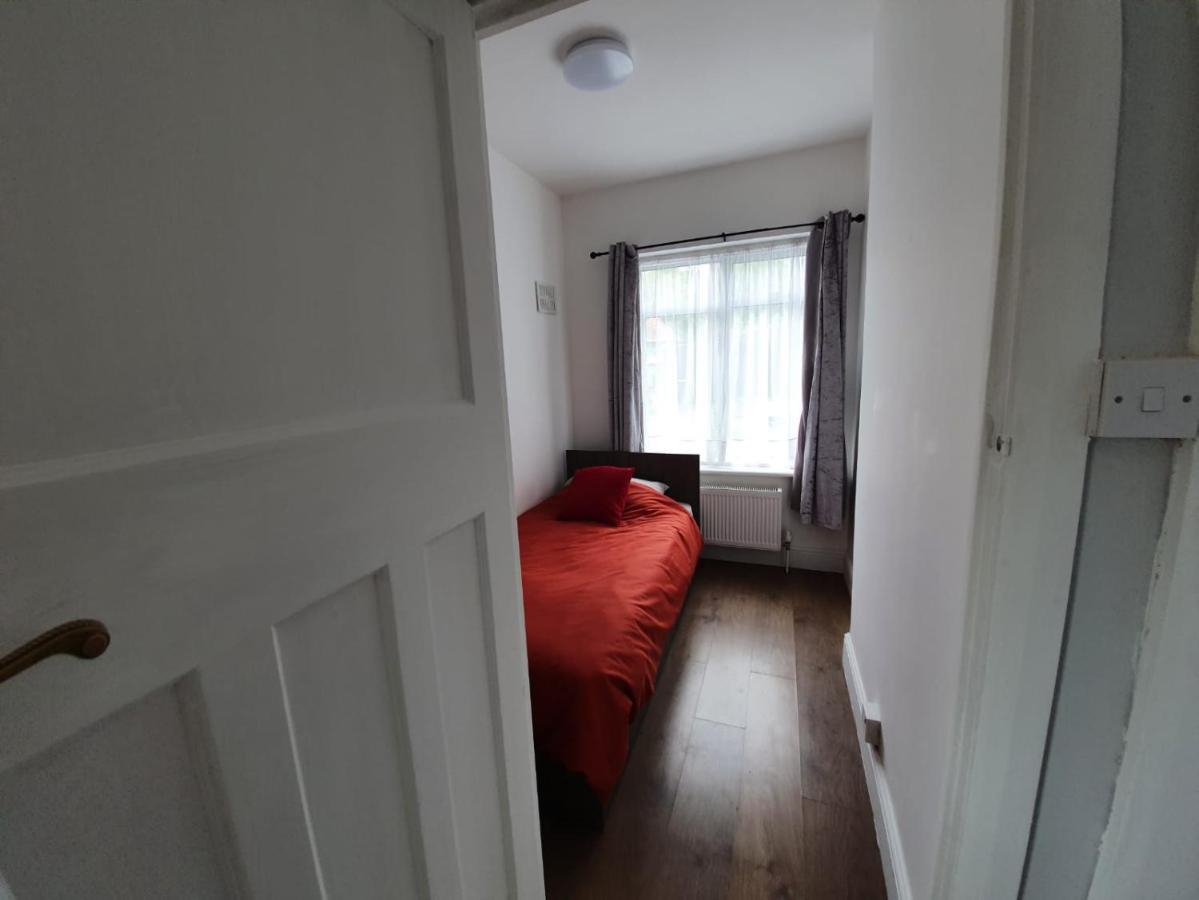 Yiewsley West Drayton Lovely 2-Bedroom Ground Floor Flat With Garden מראה חיצוני תמונה